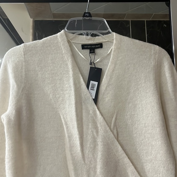 Banana Republic ivory sweater, size S, NWT. - Picture 2 of 7